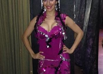 What Should a Belly Dancer Wear When Dancing with Melaya?
